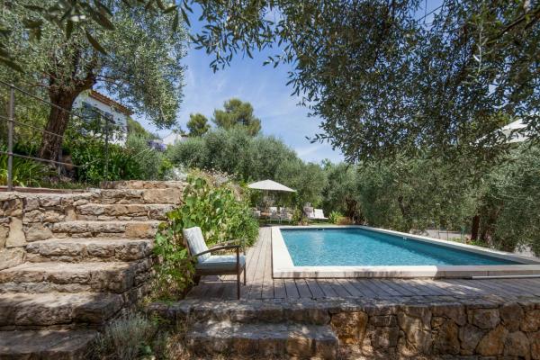 Provençal Villa With Pool In Valbonne, Book  Rhône-Alps hoteller med pool, Swimmingpool