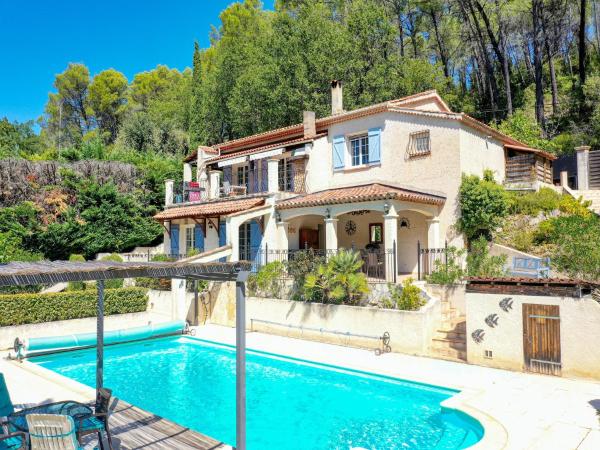 Villa in Flayosc with Private Pool, Book  Rhône-Alps hoteller med pool, Swimmingpool