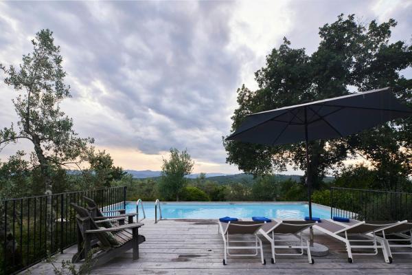 Frank Lloyd Wright-Inspired Villa In Tuscany, Book  Valdarno hoteller med pool, Swimmingpool