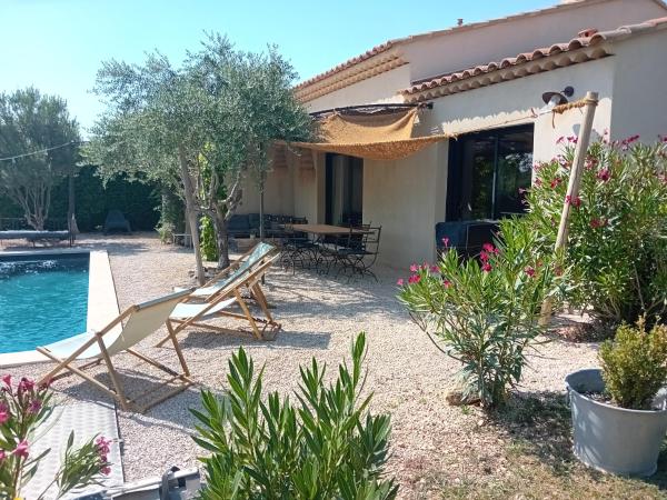 Villa de charme à Cucuron au pied du luberon, Book  Cucuron Luberon