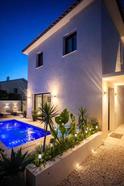 Villa 4 chambres avec piscine en bord de mer, Book  Hoteller i Var coast med pool, Swimmingpool