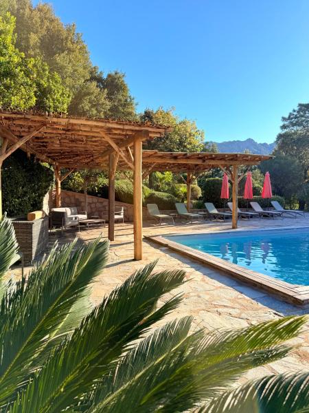 Villa 6 personnes avec piscine partagée, Book  Hoteller i Korsika med pool, Swimmingpool