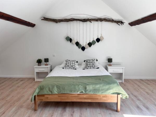 Appartement Ampuis Villa Monplaisir, Book  Hoteller i Rhône-Alps med parkering, Parkering
