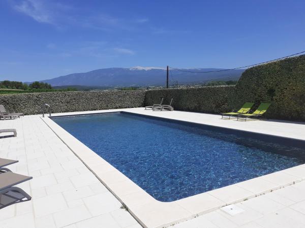 Petit gîte et Grande piscine, Book  Hoteller i Mont Ventoux med pool, Swimmingpool