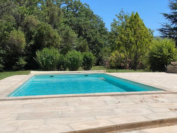 Villa familiale avec studio et piscine, Villecroze, Book  Hoteller i Rhône-Alps med pool, Swimmingpool
