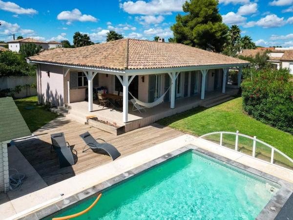 Villa spacieuse 6 pers, piscine privée et WiFi proche mer - FR-1-607-218, Book  Cap d'Agde hoteller med pool, Swimmingpool