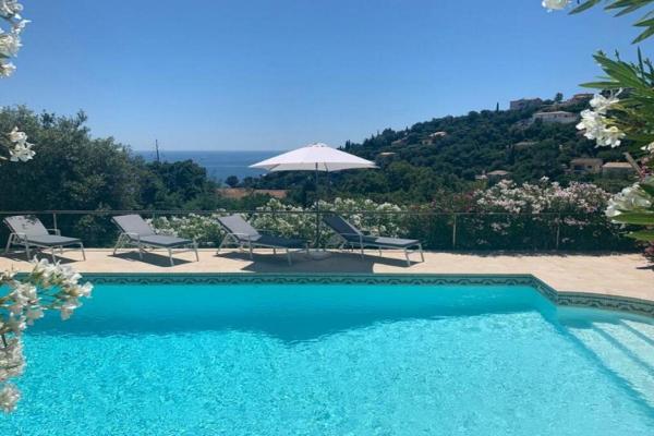Provenzalische Villa l'Équilibre - mit Meerblick und privatem Pool by Riviera HomeLife, Book  Rhône-Alps hoteller med pool, Swimmingpool
