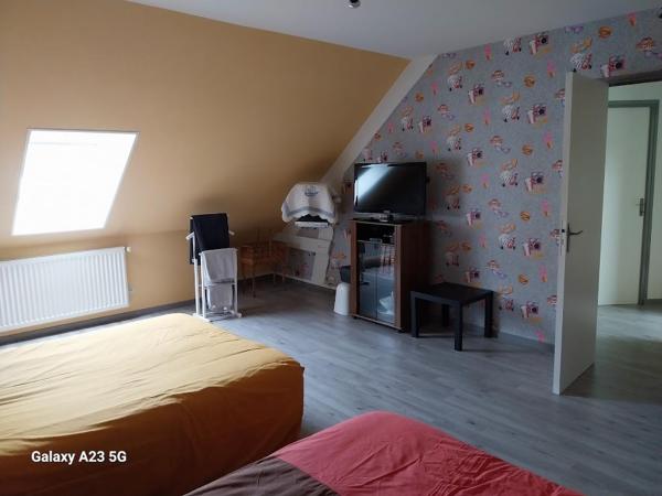 chambre Lydie 2, Book  Parigné-lʼÉvêque 