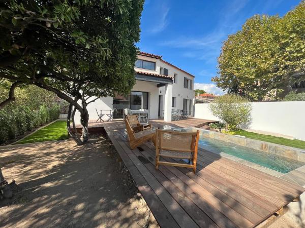 Magnifique Villa Piscine 3mn Plage Pointe Rouge, Book  Carros hoteller med pool, Swimmingpool