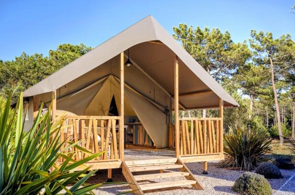 Camping Les Oyats, Book  Hoteller i Medoc med parkering, Parkering