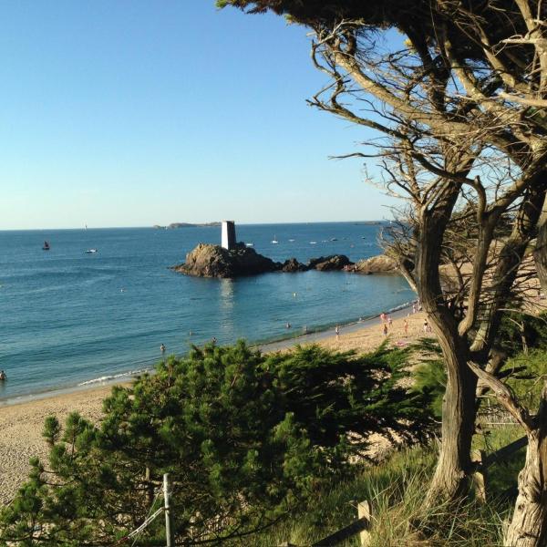 Villa Les Charmettes, Book  Bretagne hoteller med parkering, Parkering