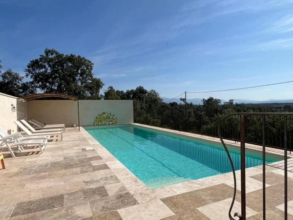 Entre garrigue et potager bio, Book  Hoteller i Drôme Provençale med pool, Swimmingpool