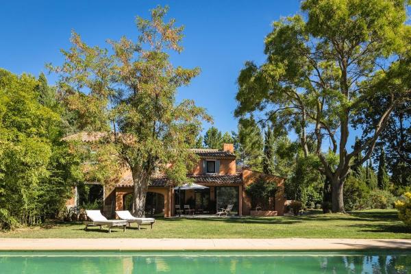 Countryside Villa Provence - Pool Tennis & horses, Book  Carros hoteller med pool, Swimmingpool
