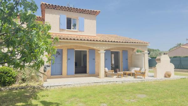 Villa Lorée du bois Provence, Book  Hoteller i Rhône-Alps med parkering, Parkering