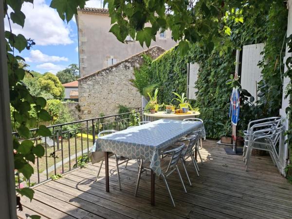 Pause ton sac # Relais Saint Jacques #Venez dormir chez nous, Book  Condom hoteller med pool, Swimmingpool