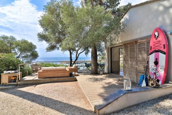 Seaside Villa With Tennis Courts, Book  Hoteller i Var coast med parkering, Parkering