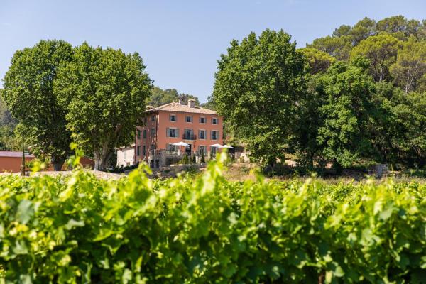 Le Prieuré - Château La Martinette, Book  Hoteller i Rhône-Alps med parkering, Parkering