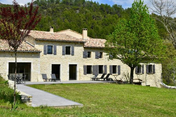 Renovated House Near Medieval Village Poët-Laval, Book  Hoteller i Drôme Provençale med pool, Swimmingpool