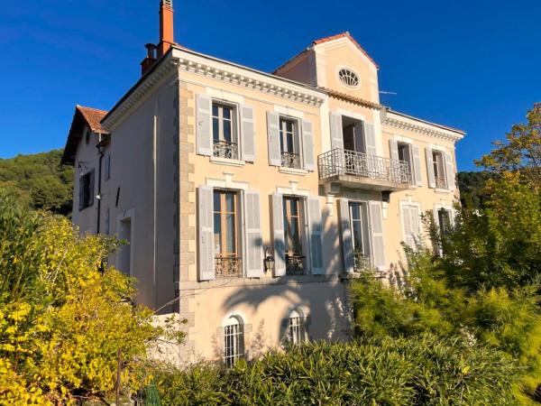 Maison La Julianne, Book  Hoteller i Rhône-Alps med pool, Swimmingpool