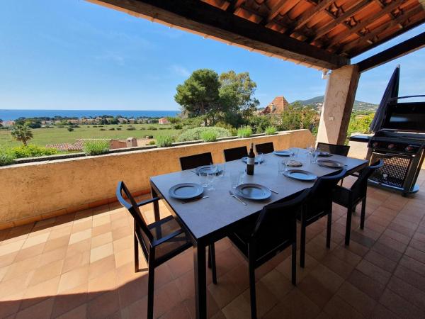 Villa Horizon-Vue mer-Plages-WIFI-CLIM, Book  Hoteller i Var coast med parkering, Parkering