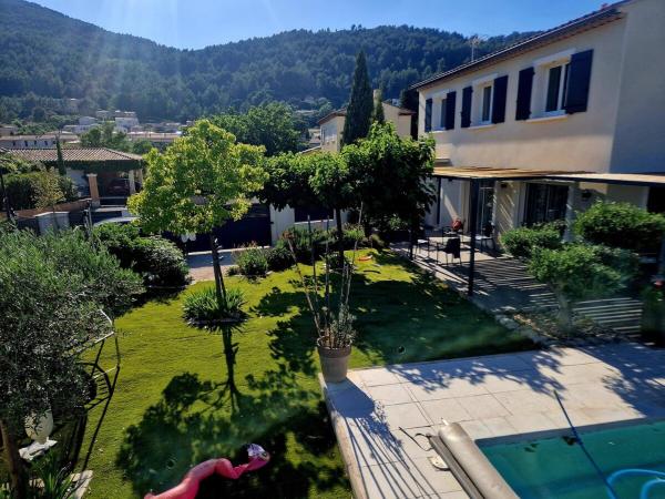 Wonderful Villa , swimming pool, air conditionner-4 chambres, Book  Hoteller i Rhône-Alps med pool, Swimmingpool