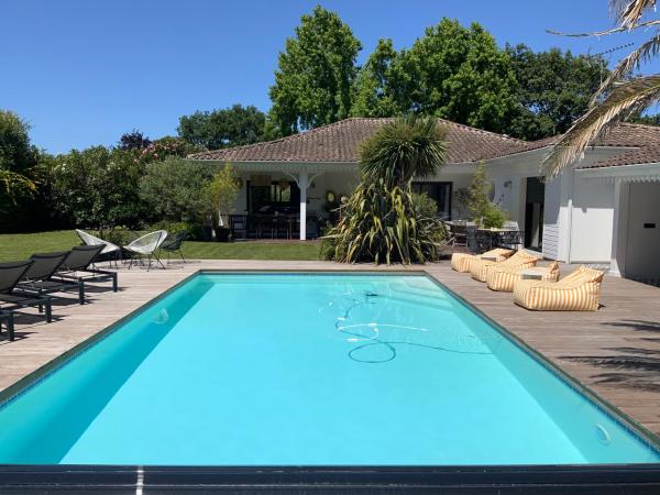 Villa du paradis des canards, Book  Hoteller i Aquitaine med pool, Swimmingpool