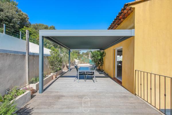 Villa Mireille Le pradet Vue mer/piscine, Book  Hoteller i Var coast med pool, Swimmingpool