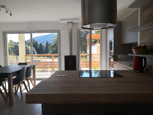 Très bel appartement 3 pièces 65m2 Villard de Lans avec balcon et jardin, Book  Hoteller i Rhône-Alps med parkering, Parkering