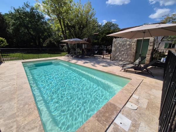 Sublime Mas de Lou à 15 minutes d'Arles, Book  Rhône-Alps hoteller med pool, Swimmingpool