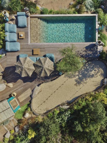 Bohemian Villa with Heated Pool near beach, Book  Lecci Korsika