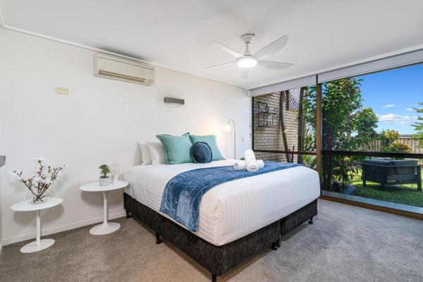 Gentle Waves Retreat Villa, Book   