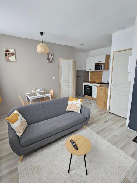 Chez Home, Book  Valenciennes 