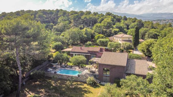 S1 Villa Fleur de Cacao, Book  Rhône-Alps hoteller med pool, Swimmingpool