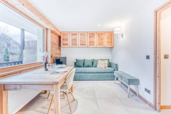 Barrats Studio - modern with Mont Blanc view, Book  Hoteller i Rhône-Alps med parkering, Parkering