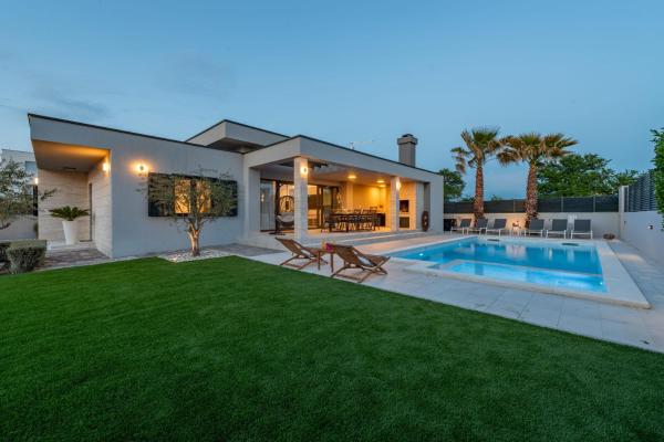 Villa Lorena Dalmacija ZadarVillas, Book  Hoteller i Nin med pool, Swimmingpool