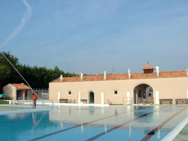 ZEcamping 3 étoiles animaux acceptés tennis piscine, Book  Hoteller i Aquitaine med pool, Swimmingpool