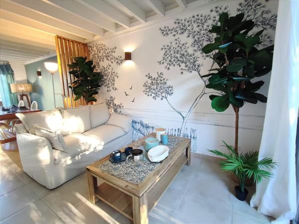 Cosy Villa by sea ! - two terraces, Book  Lower Normandy hoteller med parkering, Parkering
