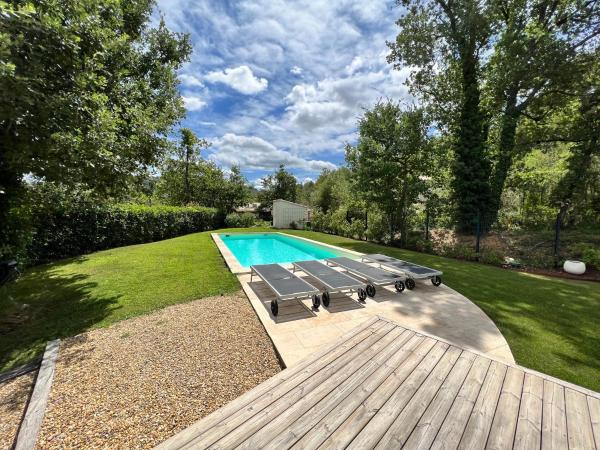 Luxury Villa with Pool en Provence, Book  Carros hoteller med pool, Swimmingpool