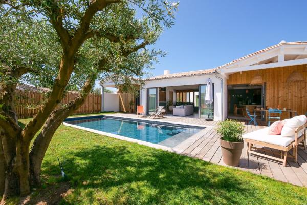 Villa darchitecte avec Piscine chauffée et jardin, Book  Hoteller i Aquitaine med pool, Swimmingpool