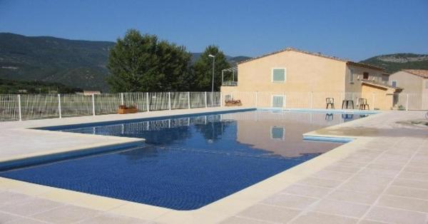 Hameau des Sources par Montbrun Locations, Book  Hoteller i Drôme Provençale med pool, Swimmingpool