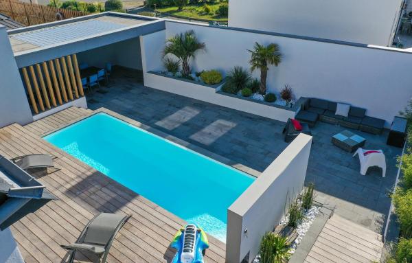 Villa Nymphéa - maison avec piscine chauffée St Gildas de Rhuys, Book  Bretagne hoteller med parkering, Parkering
