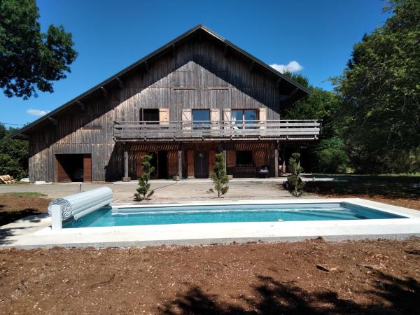 LES DAMES DE LA SAUGIAT, Book  Hoteller i Burgund med pool, Swimmingpool