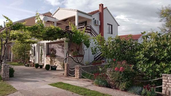 Apartment in Tkon - Insel Pasman 7879, Book Lejlighed Tkon Pasman Island