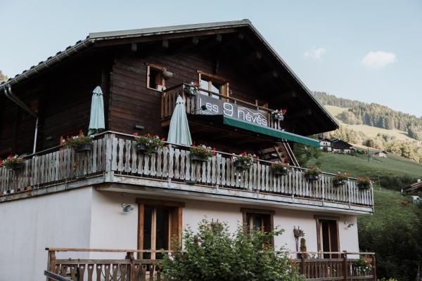 Les 9 Névés, Restaurant & Chambres dhôtes, Book  Hoteller i Rhône-Alps med parkering, Parkering