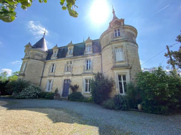 LE CHATEAU Ste MARIE, Book  Fors Poitou-Charentes