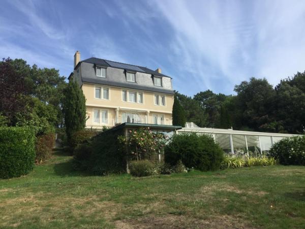 Le Belvédère - Villa 14 personnes - Plage à pied - Piscine couverte et chauffée, Book  Bretagne hoteller med parkering, Parkering