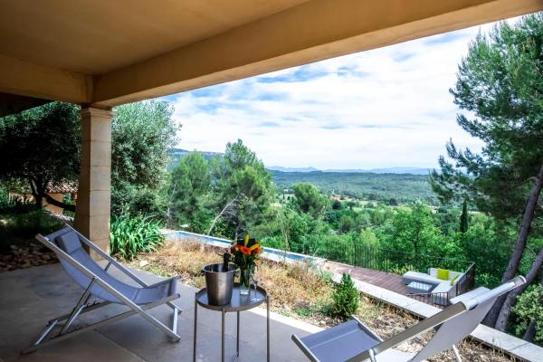 Independent Panoramic Studio with Pool - Le Tholonet, Book  Carros hoteller med pool, Swimmingpool