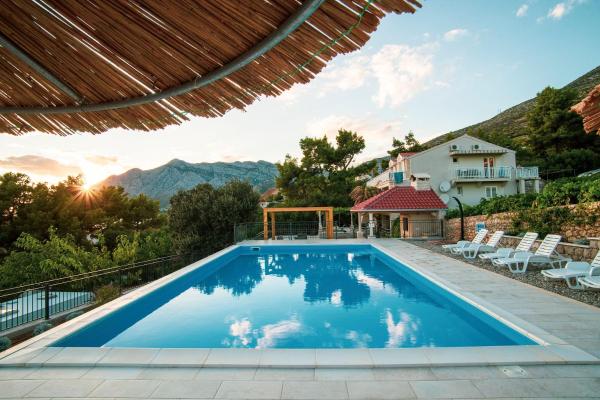 Beachfront Apartments Vala with a swimming pool, Book Lejlighed Orebic Pelješac