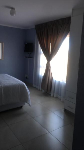 Dzuni Guesthouse, Book  Johannesburg Gauteng
