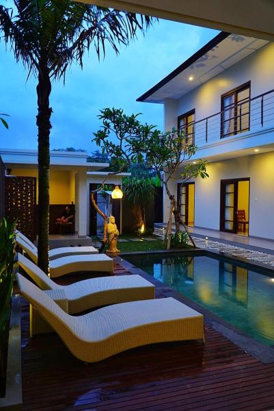 Puri Warung Villa & Guest House, Book  Badung hoteller med pool, Swimmingpool